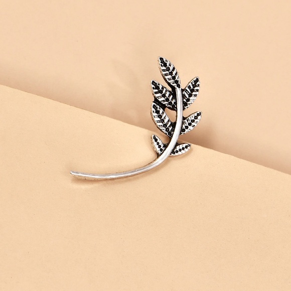 Vintage Simple Single Leaf Earring, Silver Leaf Earring - Picture 4 of 4